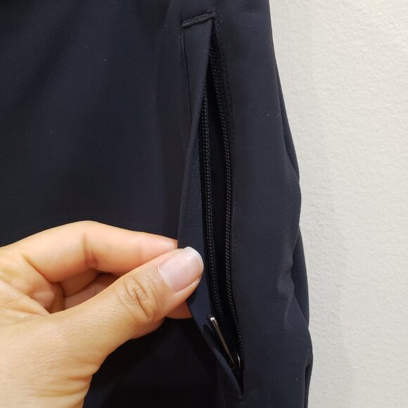 lululemon On The Move *Lightweight - Black - Picture 5 of 9